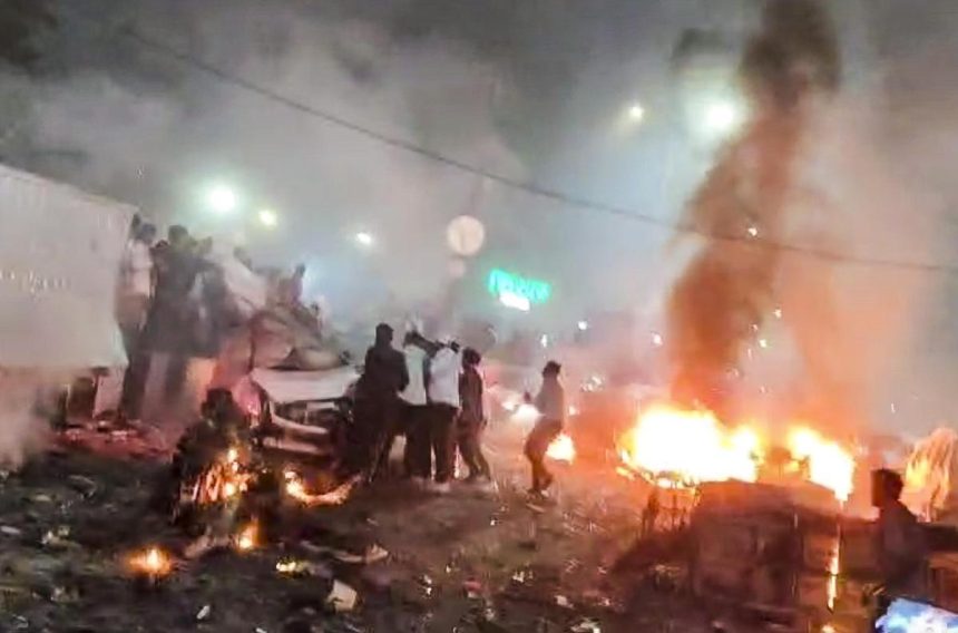 தலைநகர் டெல்லியில் கார் வெடிப்பு: 8பேர் உயிரிழப்பு