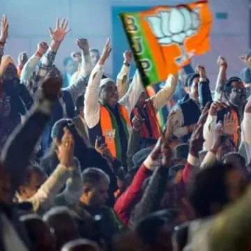 44529507-0 பீகாரில் ஆட்சியை தக்கவைக்கும் என்.டி.ஏ கூட்டணி: 200 தொகுதிக்கும் மேல் முன்னிலை