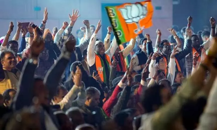 44529507-0 பீகாரில் ஆட்சியை தக்கவைக்கும் என்.டி.ஏ கூட்டணி: 200 தொகுதிக்கும் மேல் முன்னிலை