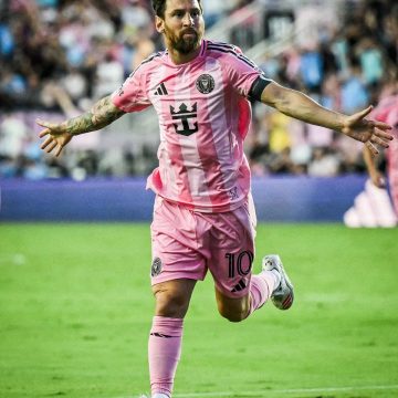 கால்பந்து உலகில் முதல்முறையாக வரலாறு படைத்தார் மெஸ்ஸி