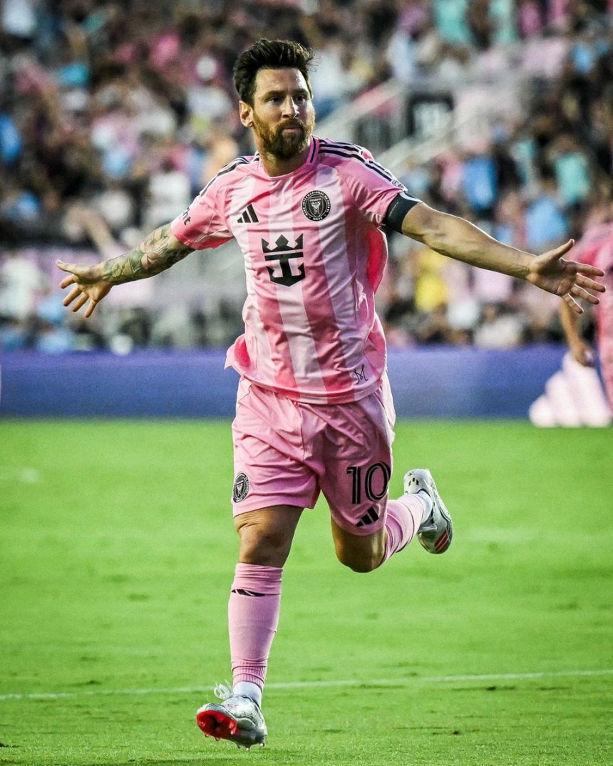 கால்பந்து உலகில் முதல்முறையாக வரலாறு படைத்தார் மெஸ்ஸி