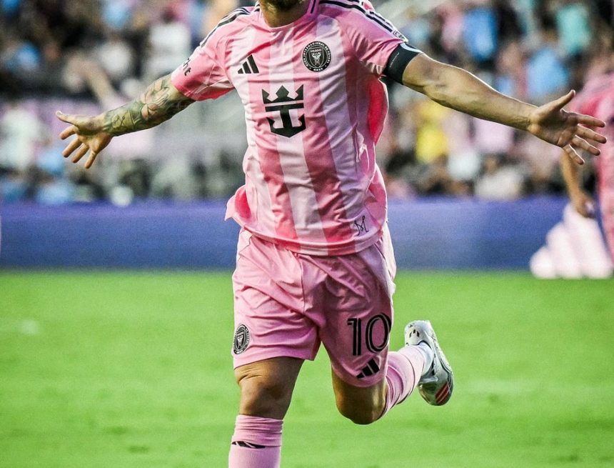 கால்பந்து உலகில் முதல்முறையாக வரலாறு படைத்தார் மெஸ்ஸி