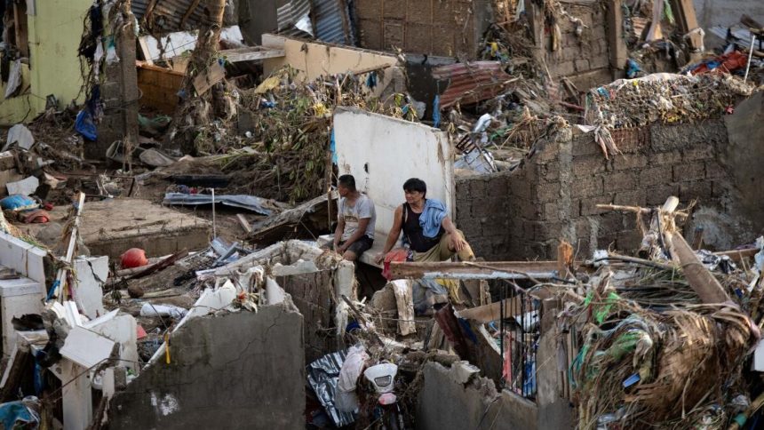 பிலிப்பைன்ஸை தாக்கவிருக்கும் பங்வோங் புயல்: 14 லட்சம் பேர் வெளியேற்றம்