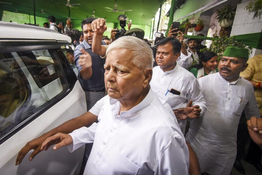 I will resolve my family problem, focus on party development lalu prasad says party cadres 
