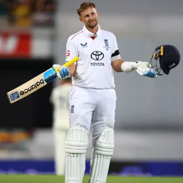 410097 ஆஷஸ் 2-ஆவது டெஸ்டில் ஜோ ரூட் சதம்: முதல் நாளில் இங்கிலாந்து 325 ரன்கள் குவிப்பு