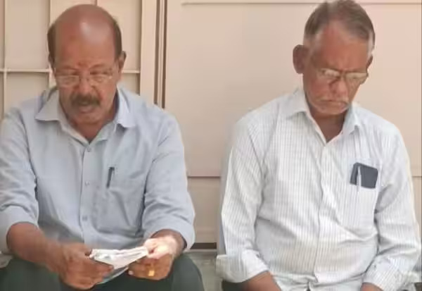 பட்டதாரி ஆசிரியரிடம் லஞ்சம் வாங்கிய வழக்கு: 2 அதிகாரிகளுக்கு 3 ஆண்டுகள் சிறை தண்டனை
