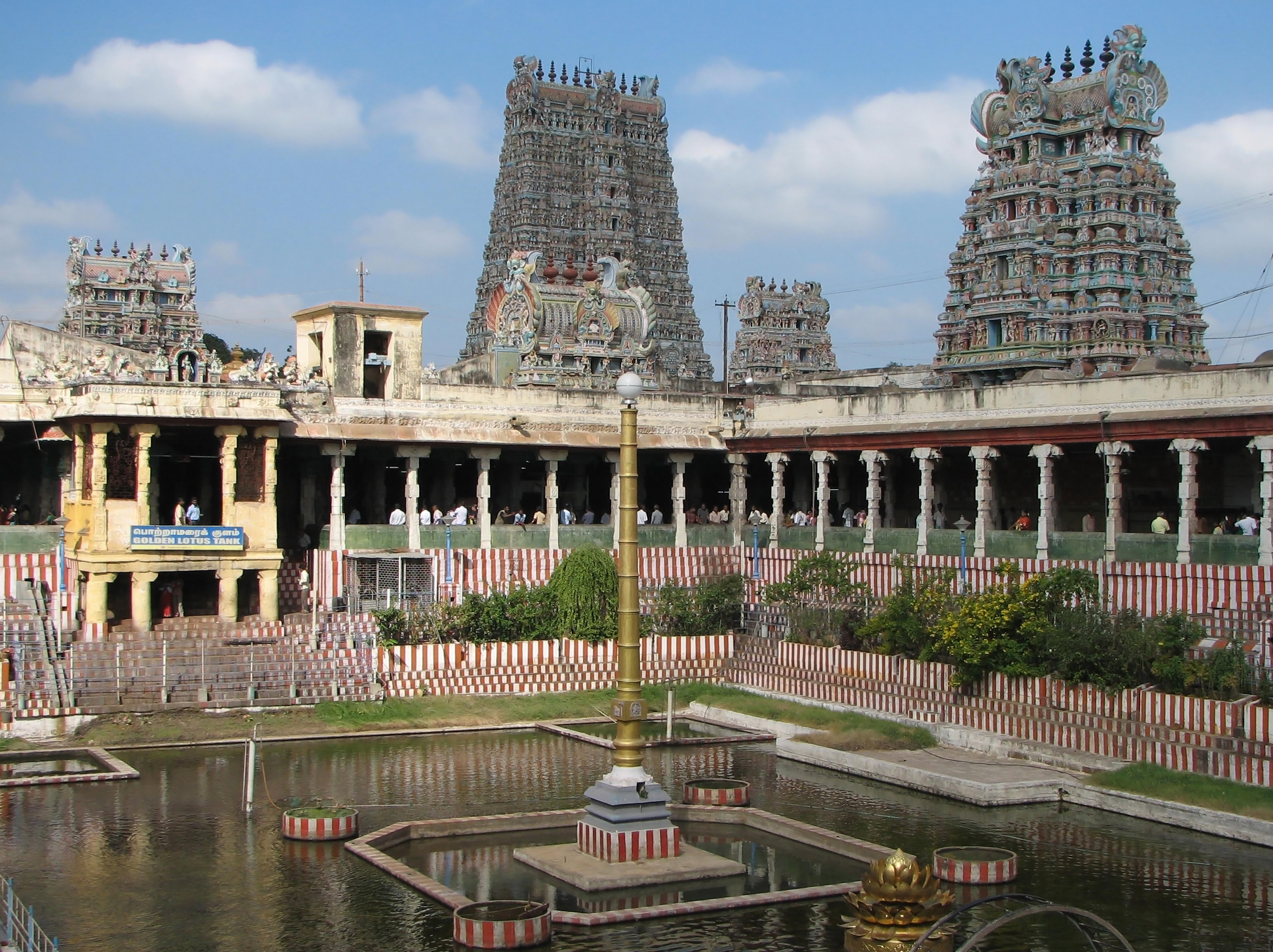 மீனாட்சி கோயில் கும்பாபிஷேகத்தில் அன்னதானம்: உணவுப்பாதுகாப்புத்துறை சான்றிதழ் கட்டாயம்