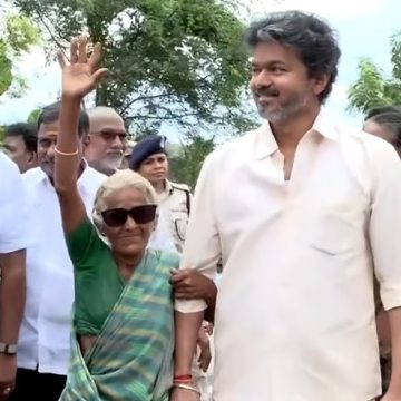 பாட்டிக்கு கூலிங்கிளாஸ் பரிசளித்த முதல்வர் விஜய்