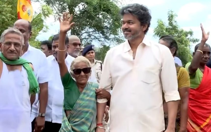 பாட்டிக்கு கூலிங்கிளாஸ் பரிசளித்த முதல்வர் விஜய்