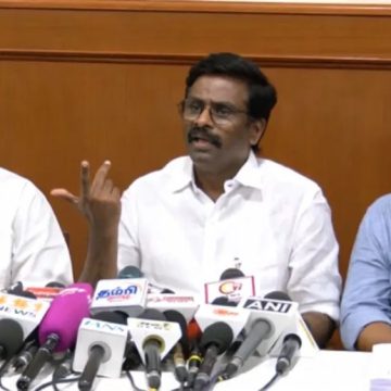 paranthaman சட்டமன்றத்திலும் முதல்வர் விஜய் நடிக்கிறார்: பரந்தாமன் விமர்சனம்