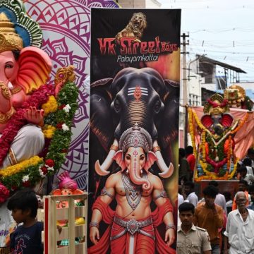 vinayagar 2 தமிழகம் முழுவதும் விநாயகர் ஊர்வலம் நீர்நிலைகளில் சிலைகள் கரைப்பு