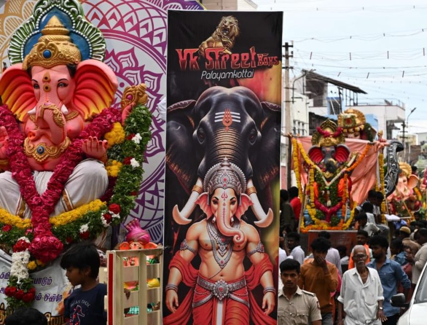 vinayagar 2 தமிழகம் முழுவதும் விநாயகர் ஊர்வலம் நீர்நிலைகளில் சிலைகள் கரைப்பு