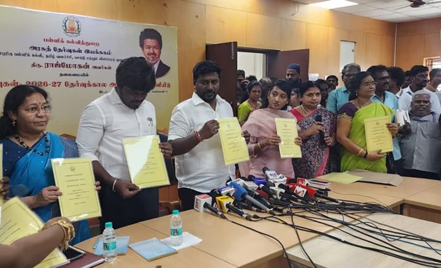 எஸ்.எஸ்.எல்.சி., பிளஸ்-2 பொதுத்தேர்வுகள் அட்டவணை: அமைச்சர் ராஜ்மோகன் வெளியிட்டார்